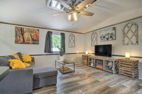 Cozy Bremen Family Home with Hot Tub and Acreage!, Chicago
